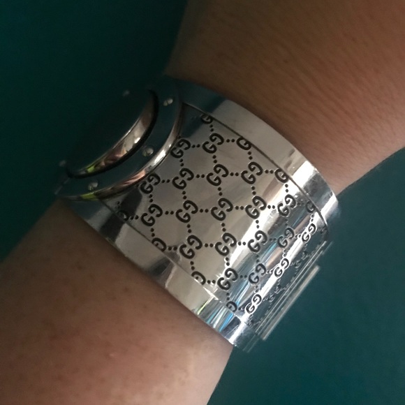 Gucci Bangle Watch - Picture 3 of 9